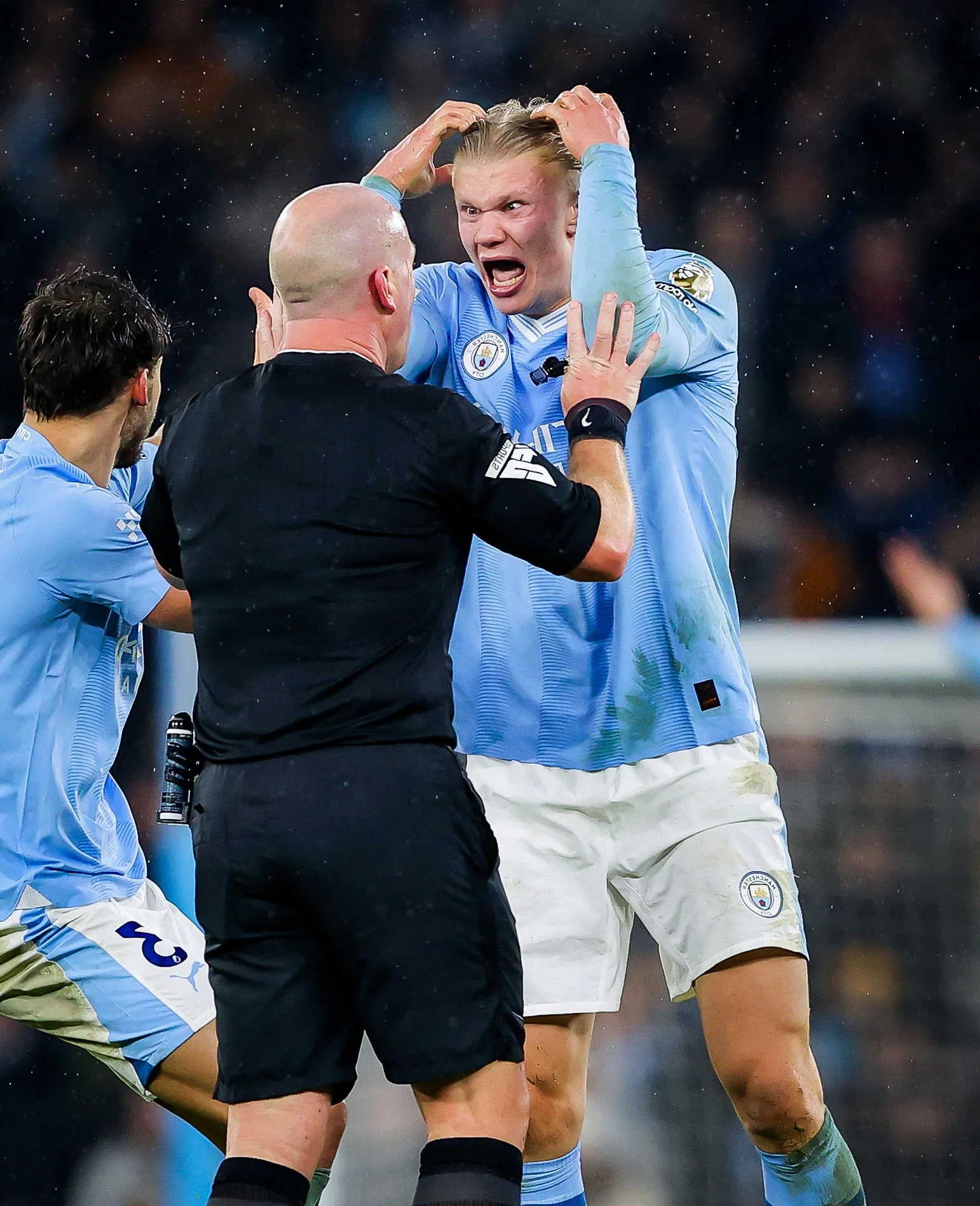 哈兰德重返赛场，比赛规则变更首场状态出色，德国队观众沸腾！-爱游戏体育